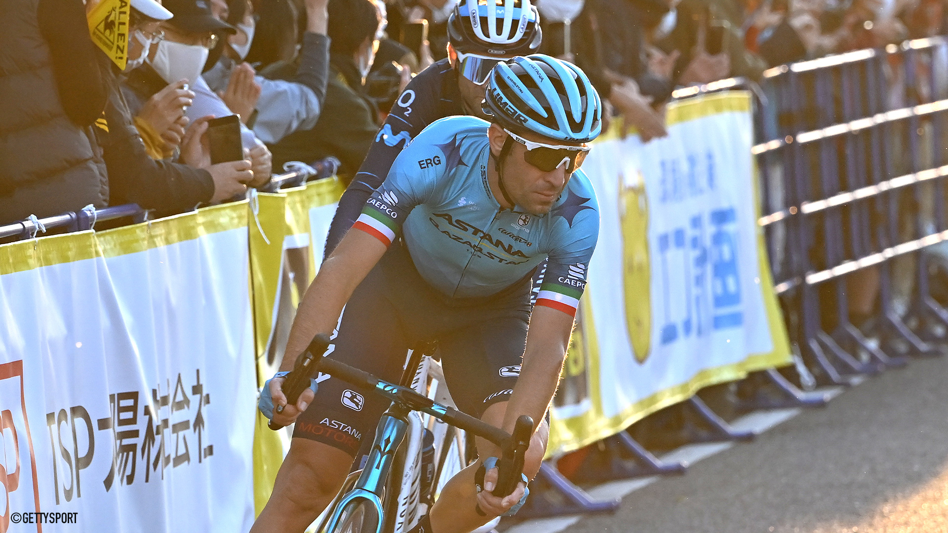 Vincenzo Nibali and the cheers of applause at the Saitama Criterium on the day professional cycling returned to Japan.